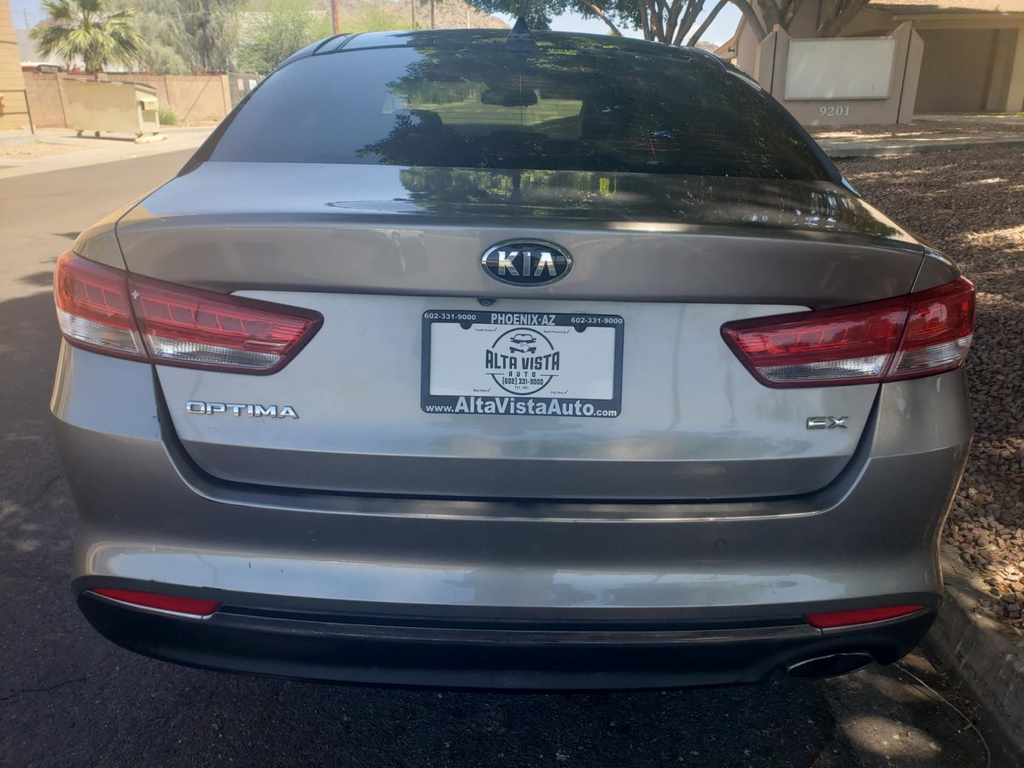 2016 /gray and black Kia Optima ex (5XXGU4L3XGG) with an 2.4L L4 DOHC 16V engine, 6-Speed Automatic transmission, located at 323 E Dunlap Ave., Phoenix, AZ, 85020, (602) 331-9000, 33.567677, -112.069000 - Photo#7